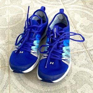 Like new! Girls Under Armour running shoes